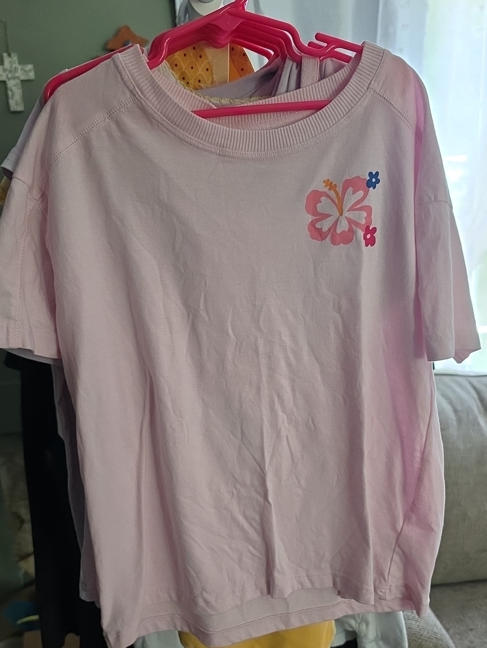 dip Light Pink Short Sleeve Tee with Hibiscus Graphic